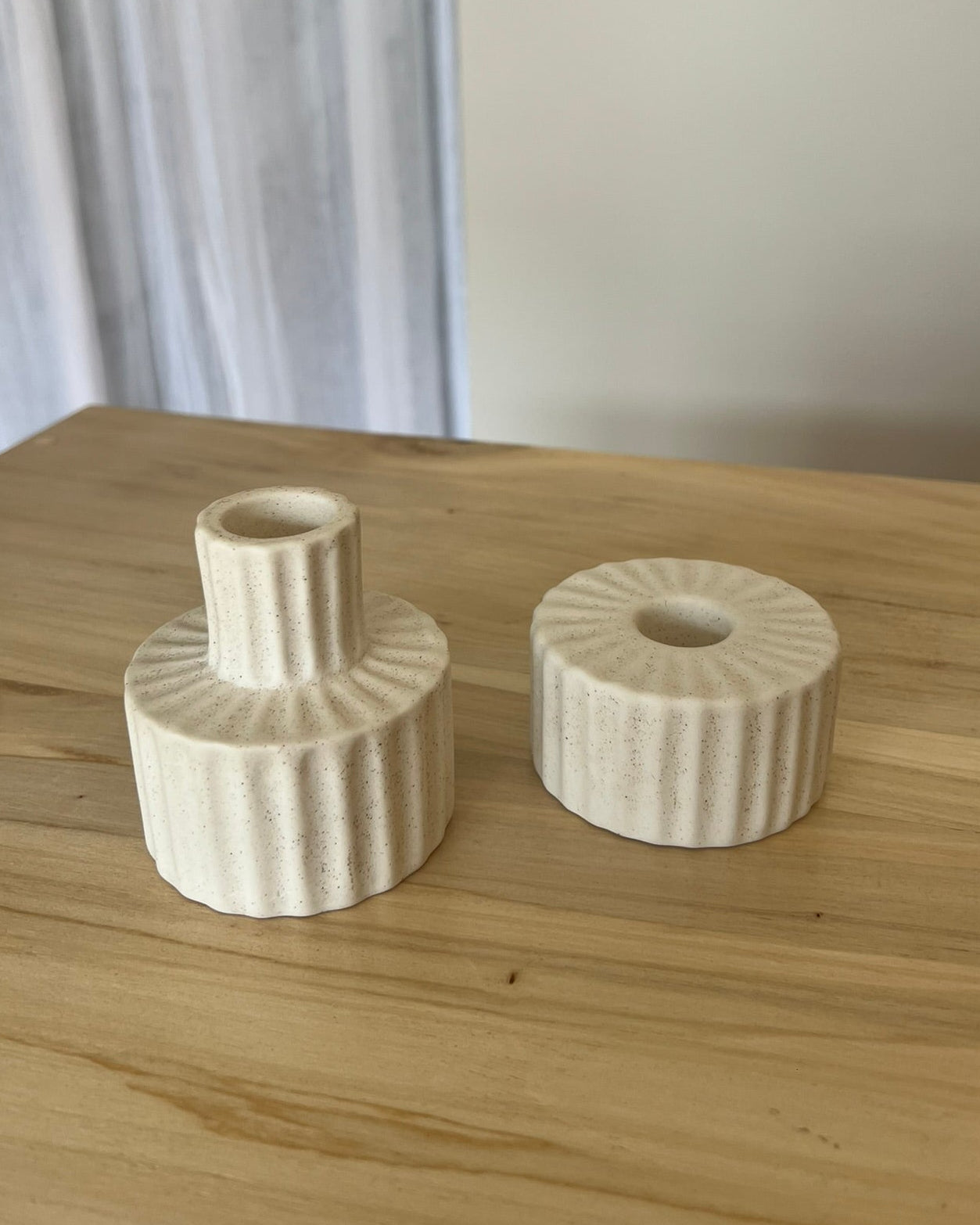 Set de portavelas acanalados de cerámica