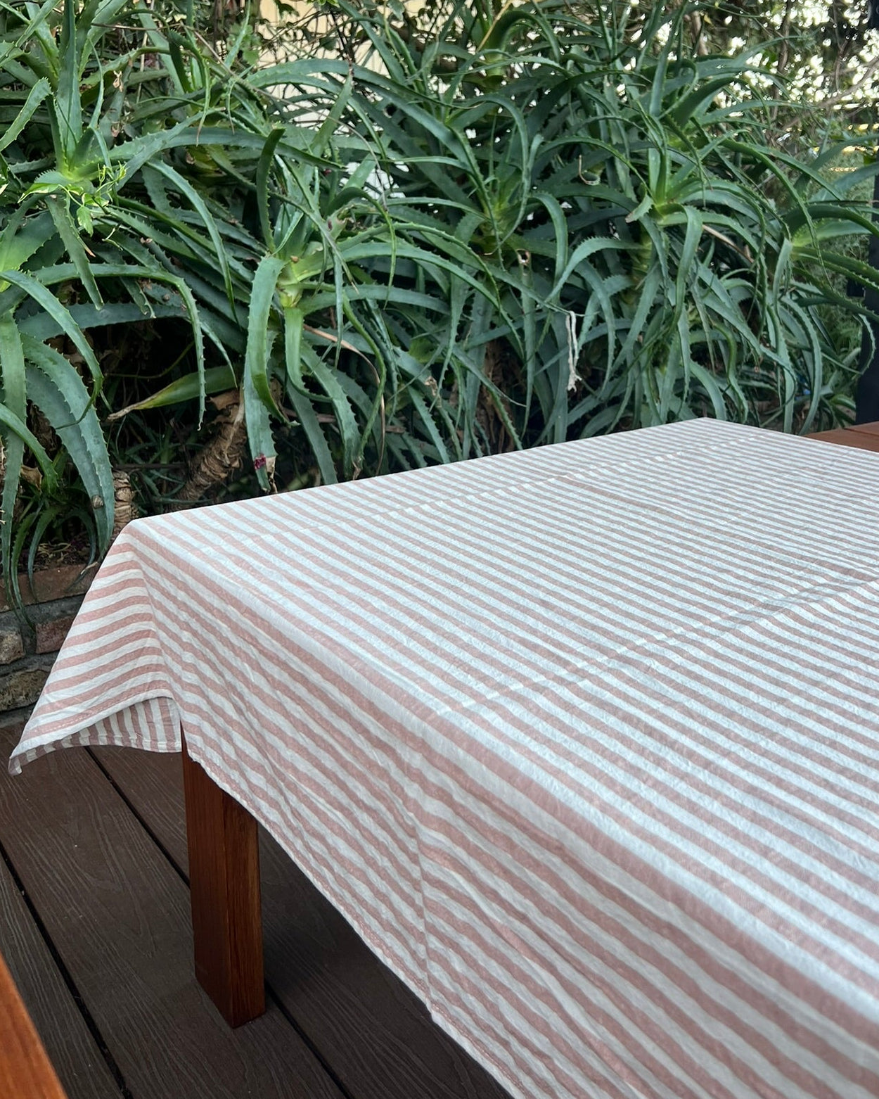 Mantel rosa rayas finas