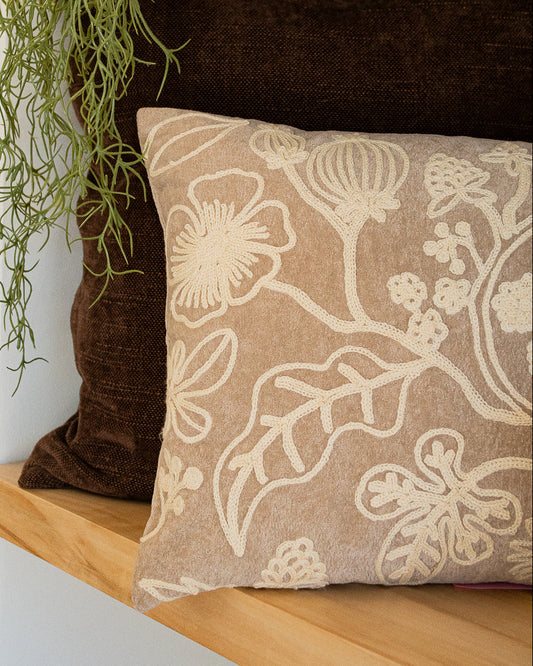 Funda de almohadón bordada