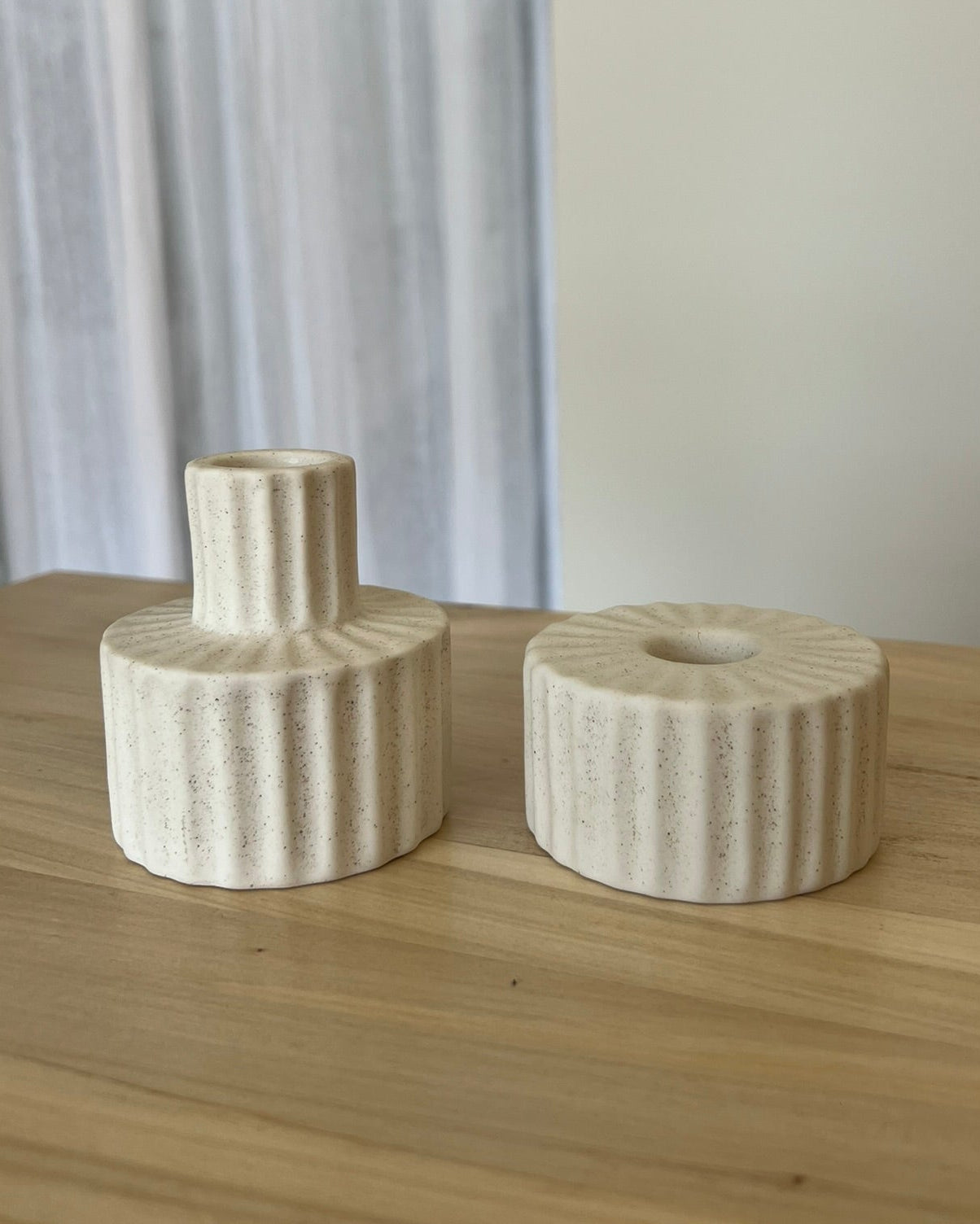 Set de portavelas acanalados de cerámica