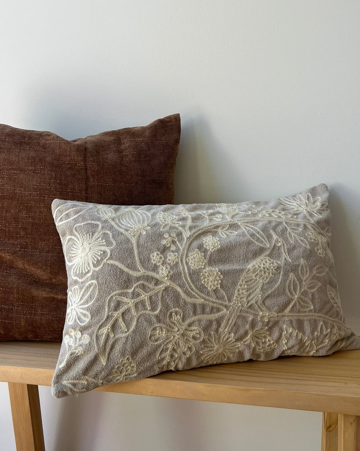 Funda de almohadón bordada