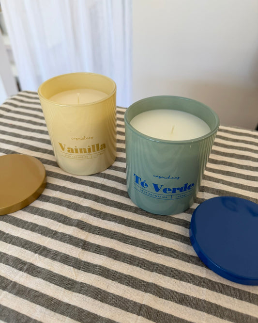 Velas aromáticas en frasco de vidrio