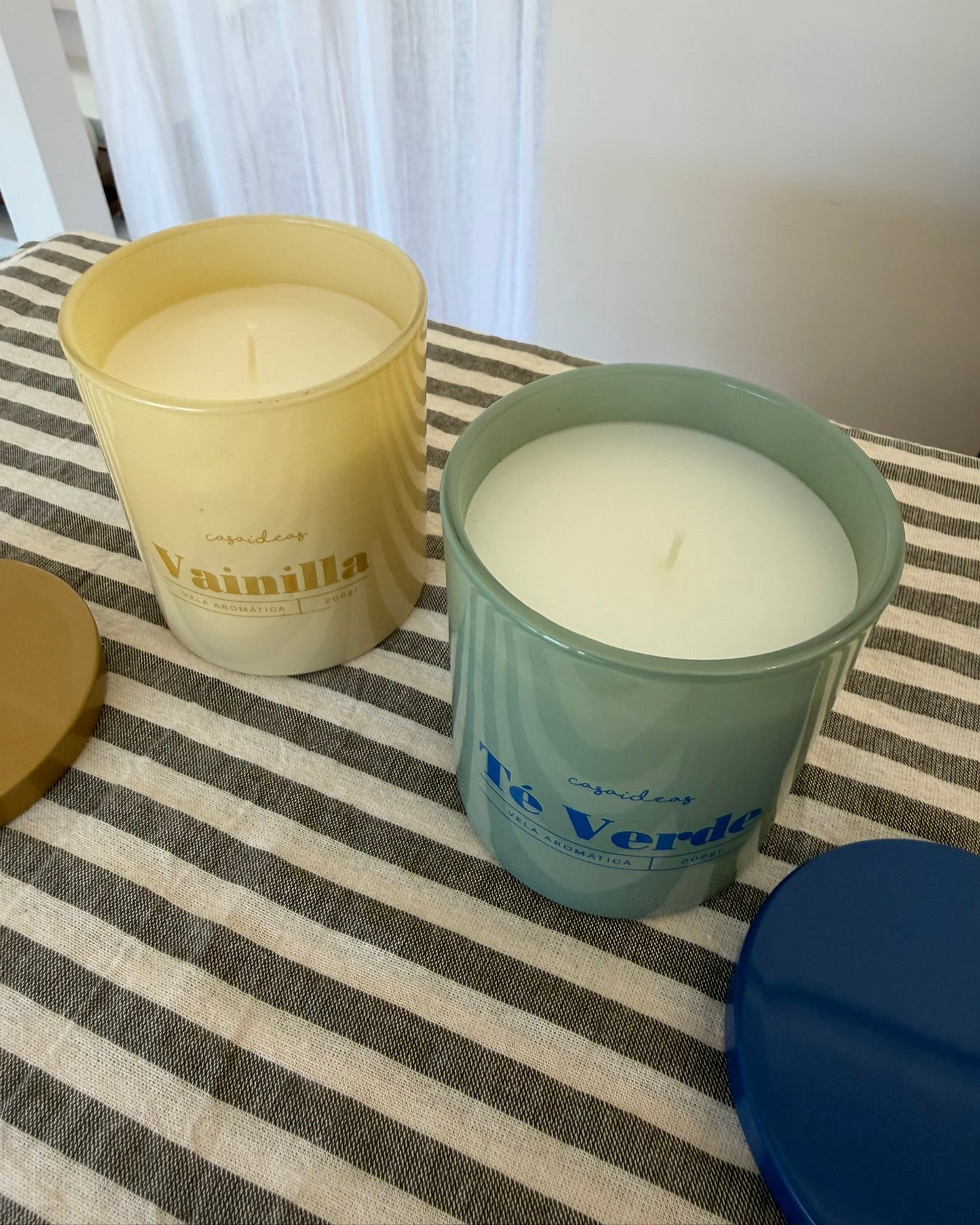 Velas aromáticas en frasco de vidrio