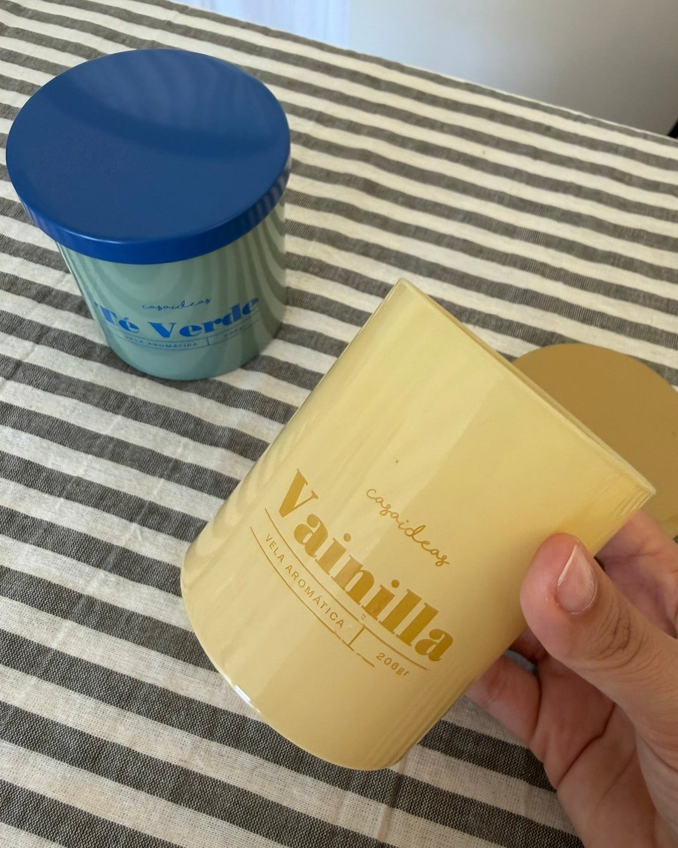 Velas aromáticas en frasco de vidrio