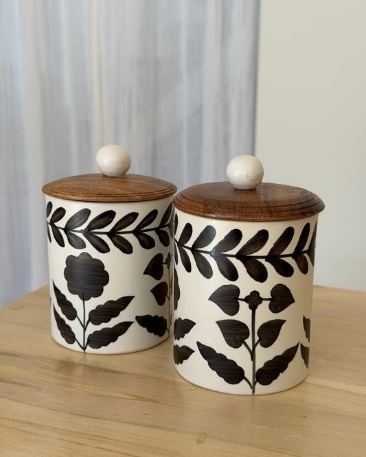 Frasco de cerámica con tapa de madera