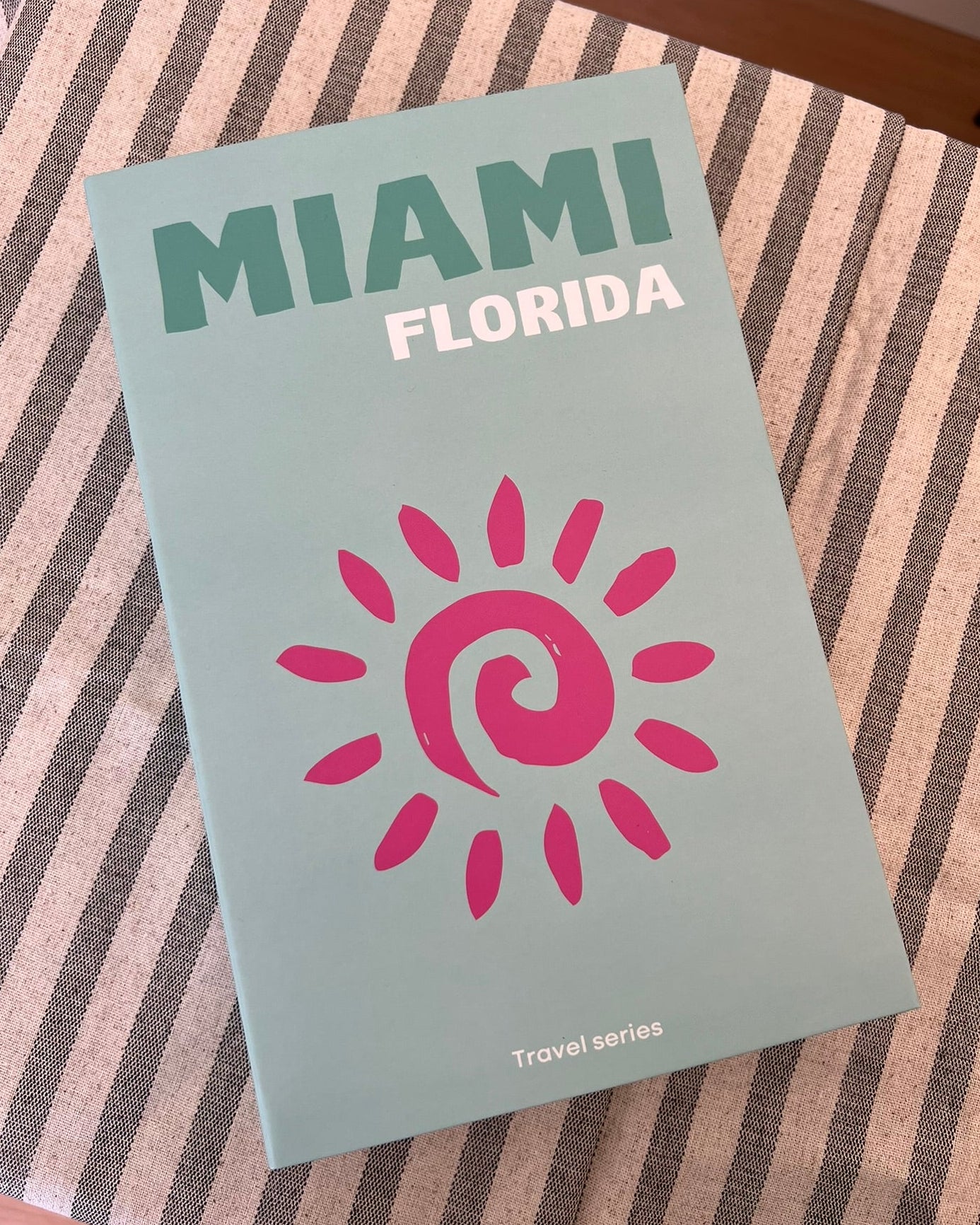 Libros decorativos travel serie